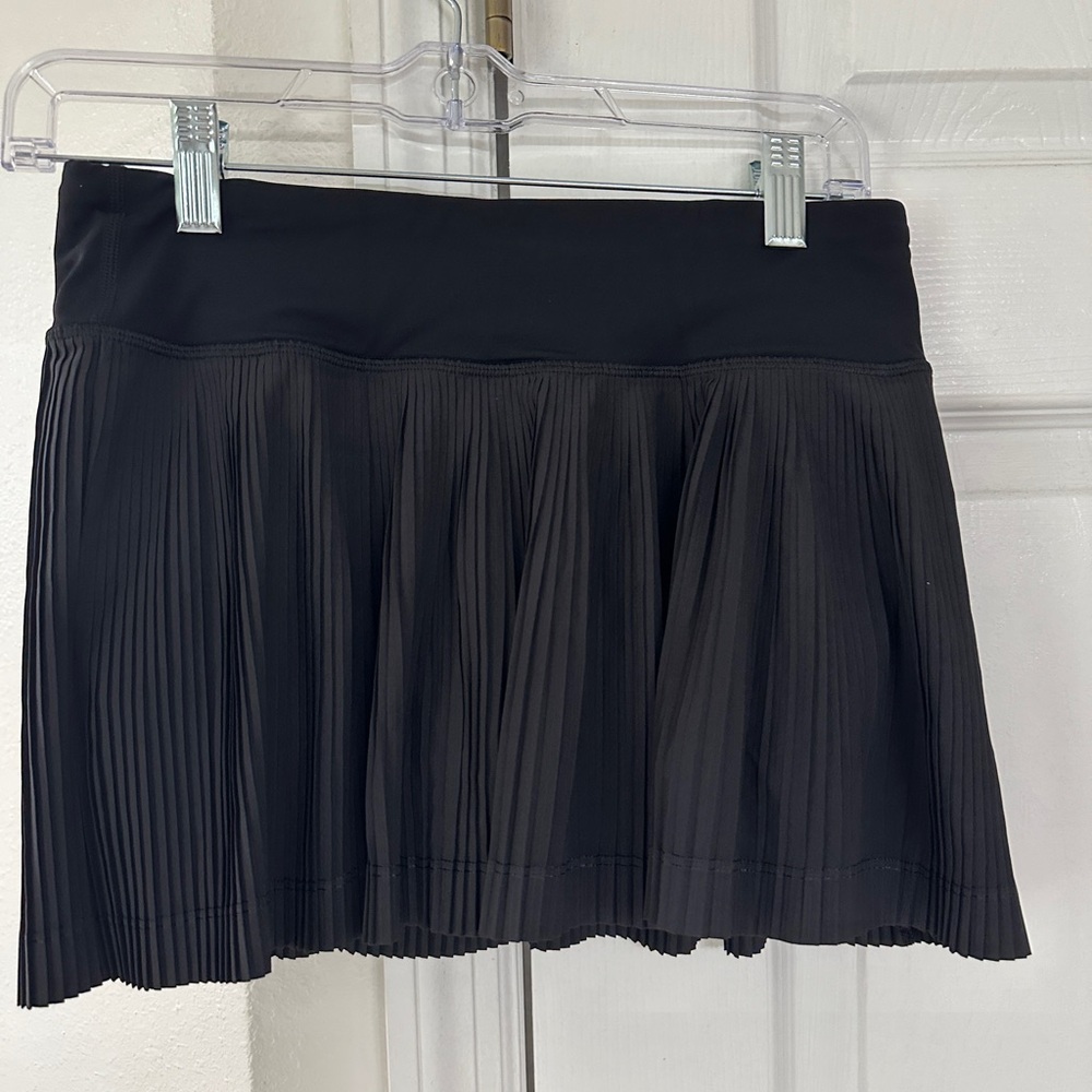 Lululemon Pleat to Street Skirt in black size 4